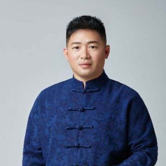 黄健