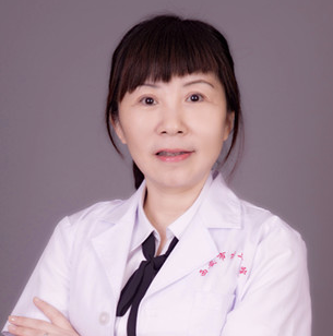 李君