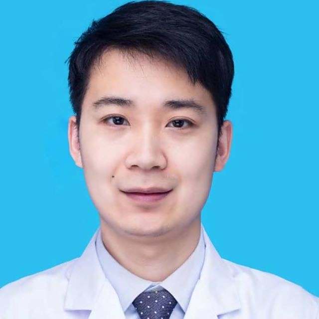 李泽龙